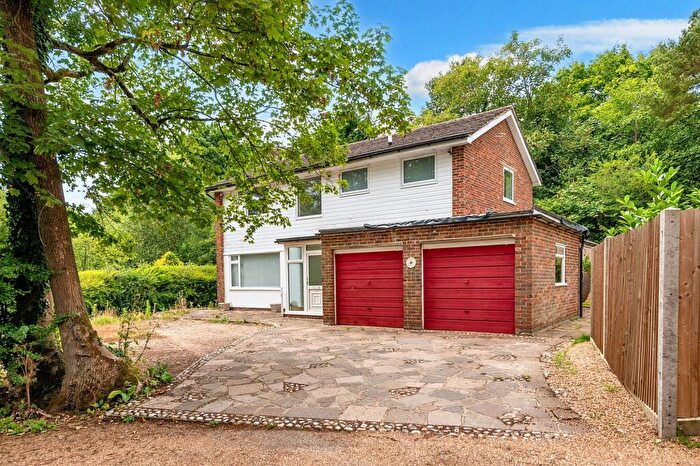 4 Bedroom Detached House For Sale In Old Pottery Close, Reigate, RH2