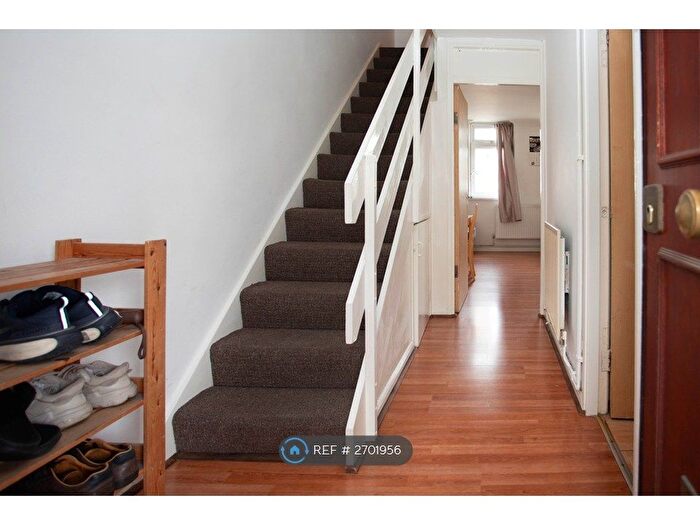 3 Bedroom Maisonette To Rent In Glengarnock Avenue, London, E14