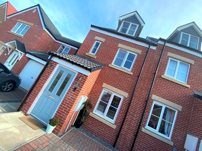 3 Bedroom Semi-Detached House For Sale In Montanna Close, Newbottle, Houghton Le Spring, DH4