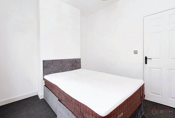 3 Bedroom End Of Terrace House For Sale In Staveley Street, Doncaster, DN12