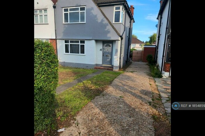 3 Bedroom Semi-Detached House To Rent In Dorchester Way, Harrow, HA3