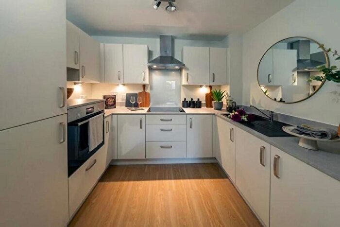 1 Bedroom Flat For Sale In Crescent Place, Warminster, BA12
