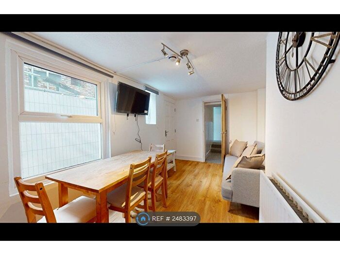 6 Bedroom Semi-Detached House To Rent In Sutherland Square, London, SE17