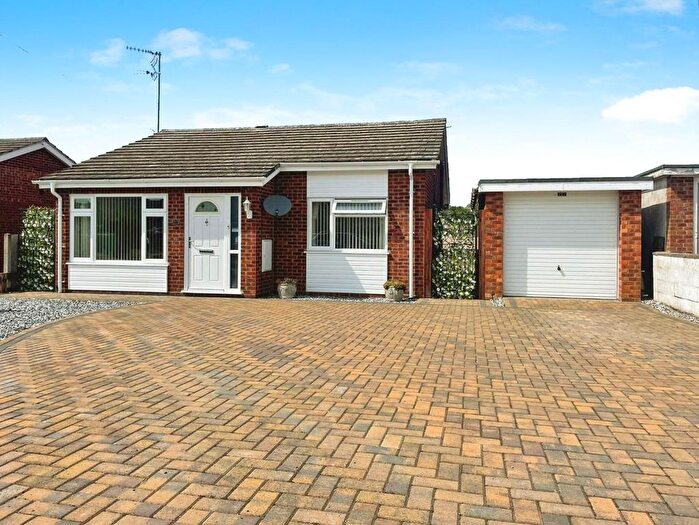 3 Bedroom Detached Bungalow For Sale In The Paddocks, Brandon, IP27