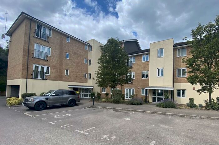 2 Bedroom Apartment To Rent In Waterfall Close, Hoddesdon, EN11