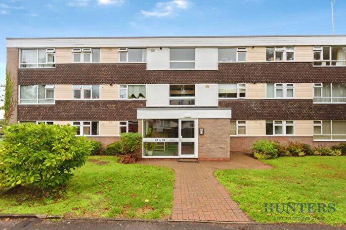 3 Bedroom Flat For Sale In Albany Gardens, Solihull, B91
