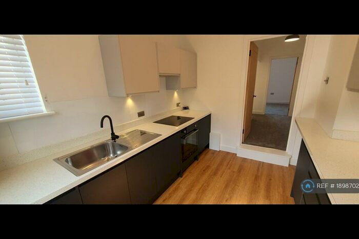 3 Bedroom Flat To Rent In Coombe Terrace, Hove, BN2