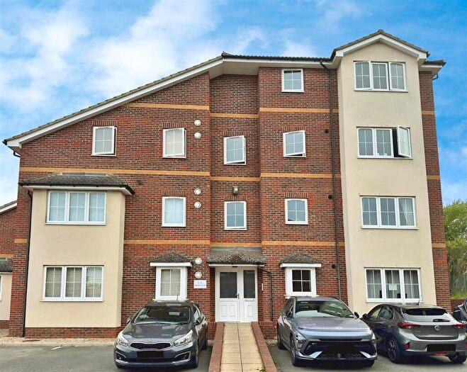 1 Bedroom Flat To Rent In Spencer Close, Aldershot, GU12
