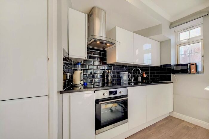 Studio For Sale In Sussex Gardens, Hyde Park Estate, London, W2