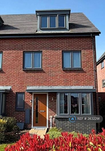 4 Bedroom End Of Terrace House To Rent In Houlton Way, Rugby, CV23