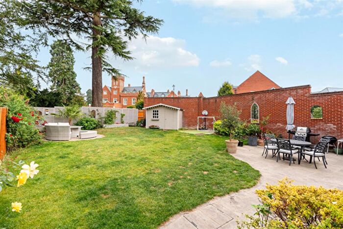 5 Bedroom Detached House For Sale In Frythe Avenue, Welwyn, AL6