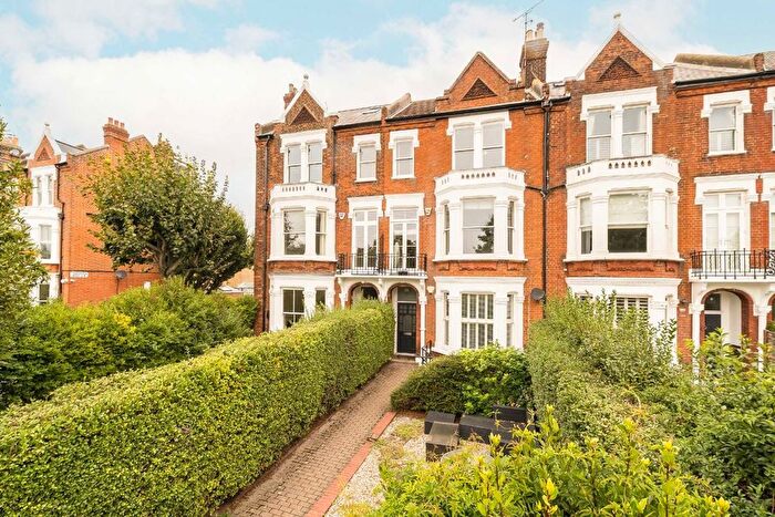 2 Bedroom Flat For Sale In Clapham Common North Side, Clapham Common North Side, SW4