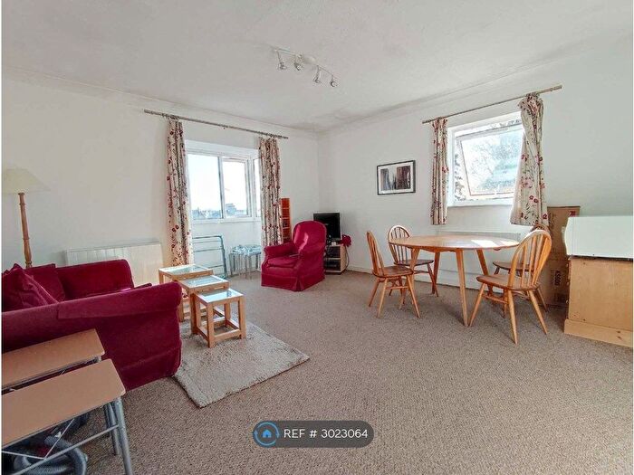 2 Bedroom Flat To Rent In Jasmine Court, Cambridge, CB1