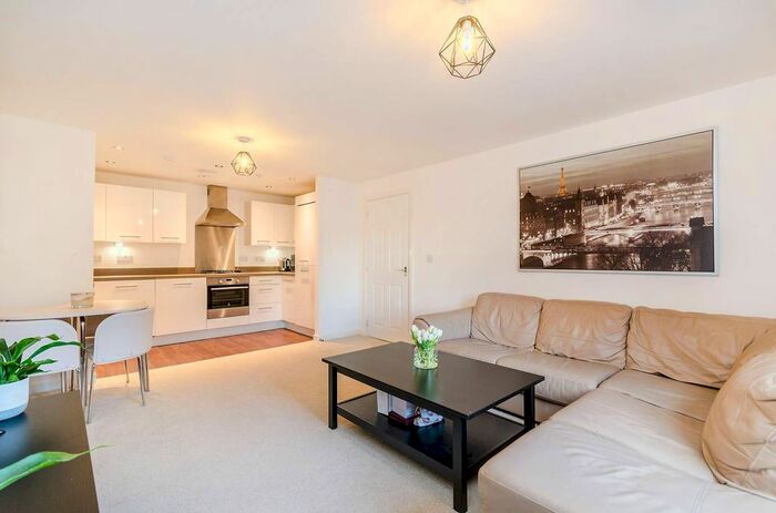 2 Bedroom Flat To Rent In Scotts Road, Bromley, BR1