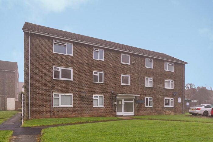 1 Bedroom Flat For Sale In Crombie Close, Waterlooville, Hampshire, PO8