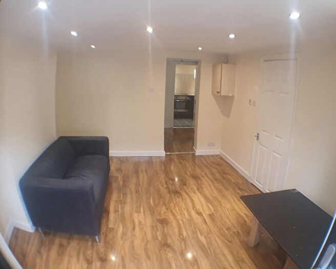 1 Bedroom Flat To Rent In Colenso Mount, Leeds, West Yorkshire, LS11