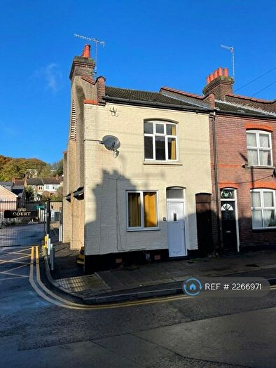 3 Bedroom End Of Terrace House To Rent In Ridgway Road, Luton, LU2