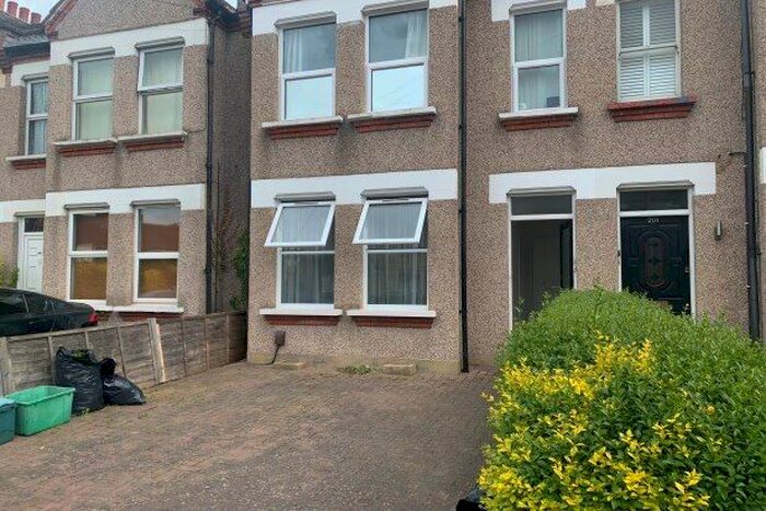 1 Bedroom Flat To Rent In Ravenscroft Road, Beckenham, BR3