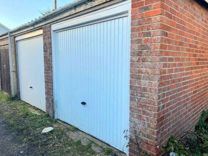 Garage / Parking To Rent In Lymington Road, BH23
