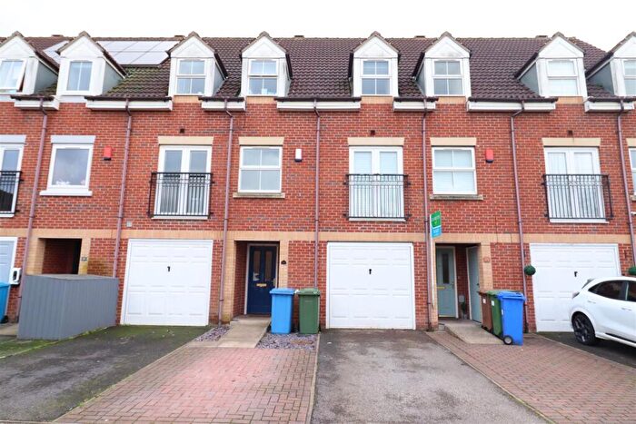 4 Bedroom Terraced House To Rent In Willow Drive, Brough, HU15