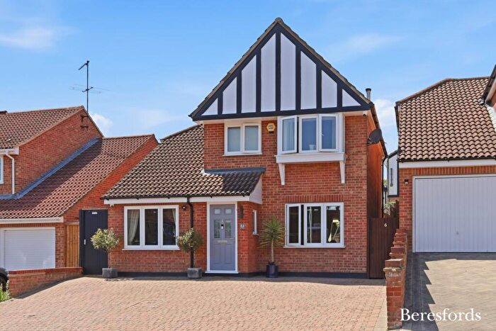 4 Bedroom Detached House For Sale In Troopers Drive, Romford, RM3