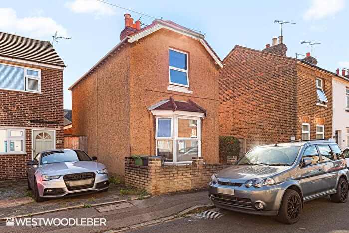 2 Bedroom Detached House For Sale In North Road, Hoddesdon, EN11