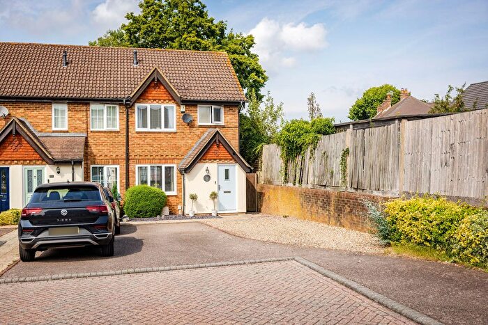 3 Bedroom End Terrace House For Sale In Lincolns Mead, Lingfield, RH7