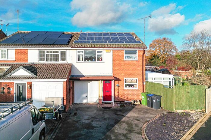 3 Bedroom Semi Detached House For Sale In Brunel Close, Whitnash, Leamington Spa, CV31