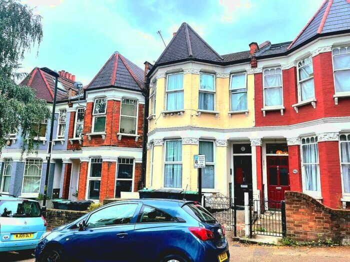 2 Bedroom Flat To Rent In Hewitt Road, Haringay, N8