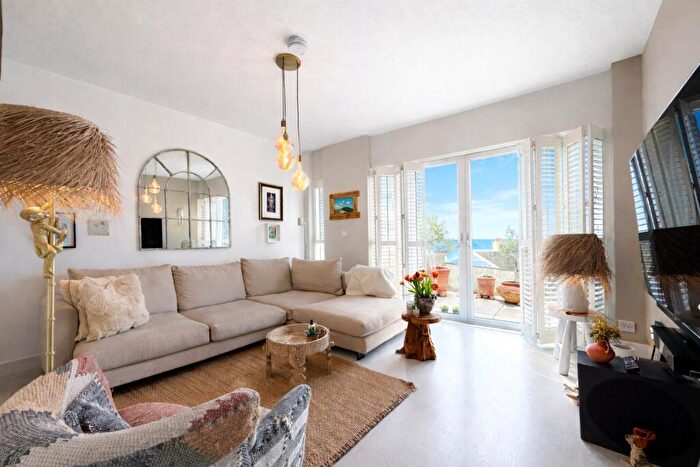 2 Bedroom Flat For Sale In Blessington Road, London, SE13