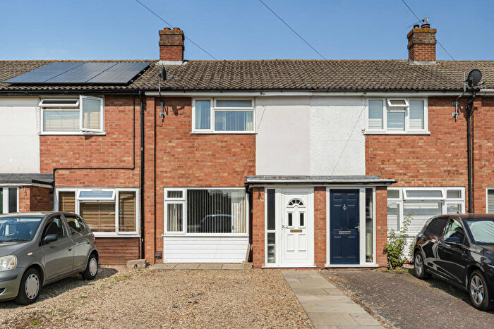 2 Bedroom Terraced House For Sale In Parsons Mead, Abingdon, OX14