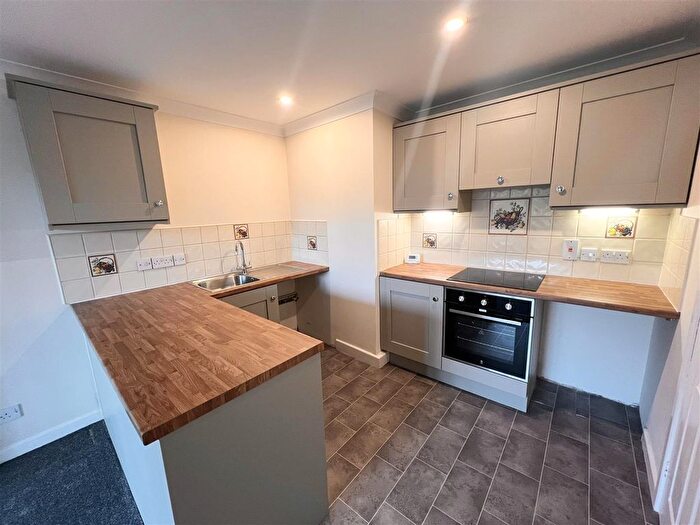 1 Bedroom Flat To Rent In Silverstone Crescent, Packmoor, Stoke-On-Trent, ST6