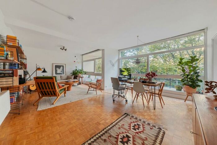 3 Bedroom Apartment To Rent In Park Village East, NW1