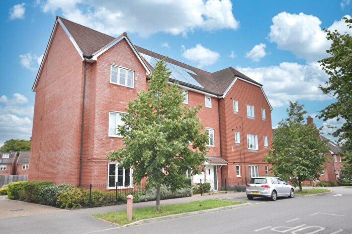 2 Bedroom Apartment For Sale In Webber Street, Horley, Surrey, RH6