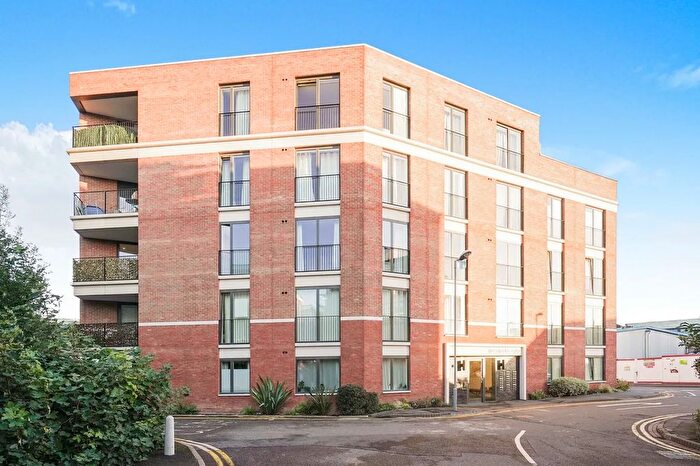 2 Bedroom Flat To Rent In Cowleaze Road, Kingston Upon Thames, KT2