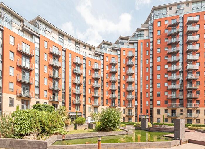 2 Bedroom Flat For Sale In Faroe, City Island, Gotts Road, Leeds, LS12