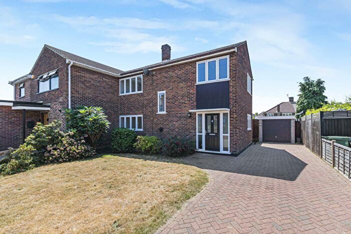 3 Bedroom Semi Detached House For Sale In Willow Close, Bexley, DA5