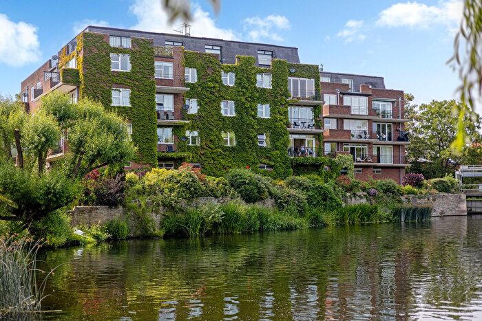 3 Bedroom Flat For Sale In Mill Lane, Stratford-Upon-Avon, CV37