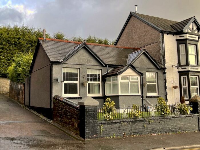 2 Bedroom End Of Terrace House To Rent In Cemetry Road Porth - Porth, CF39