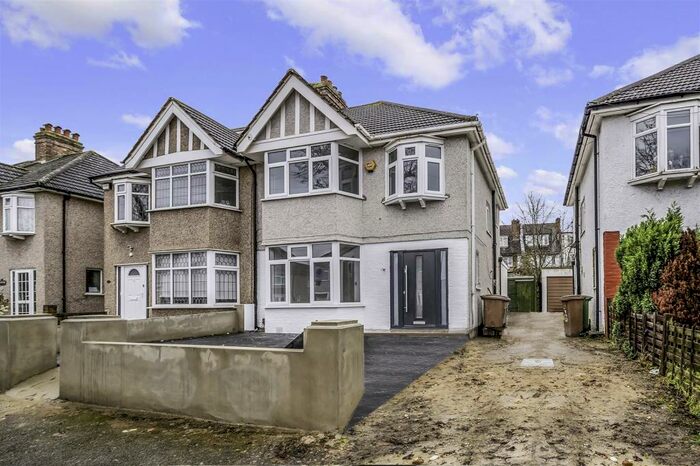 4 Bedroom House To Rent In Morden Way, Sutton, SM3