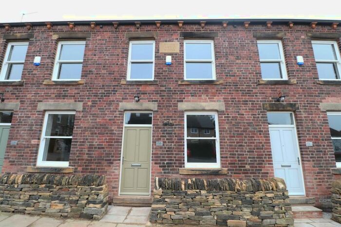 3 Bedroom Terraced House To Rent In Carlisle Road, Pudsey, Uk, LS28