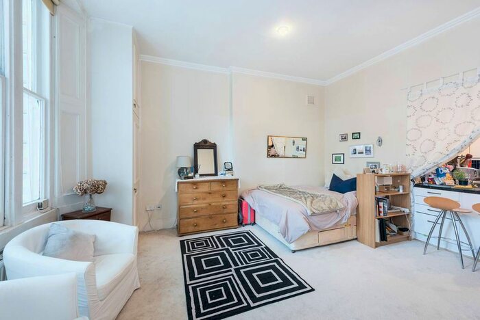 Studio To Rent In Cornwall Gardens, South Kensington, London, SW7