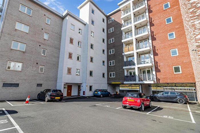 2 Bedroom Apartment For Sale In Tynemouth Pass, Gateshead, NE8