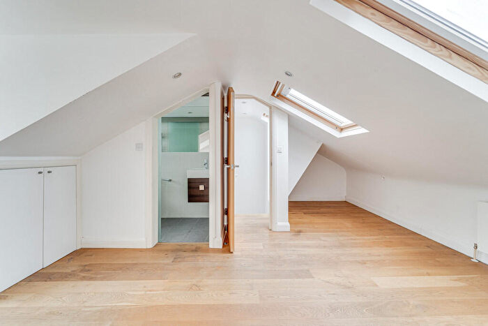 2 Bedroom Apartment To Rent In Goldhurst Terrace, West Hampstead, London, NW6