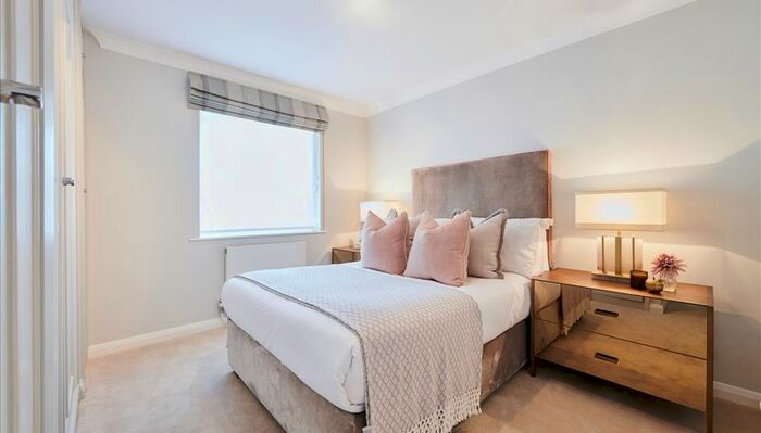 2 Bedroom Flat To Rent In Fulham Road, Chelsea, SW3