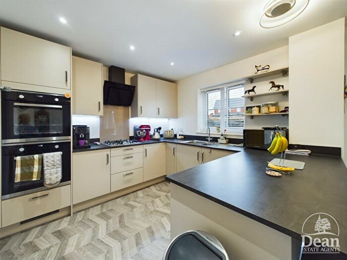 4 Bedroom Detached House For Sale In Starling Road, Ross-On-Wye, HR9