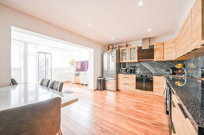 3 Bedroom House For Sale In Renfrew Close, Beckton, London, E6
