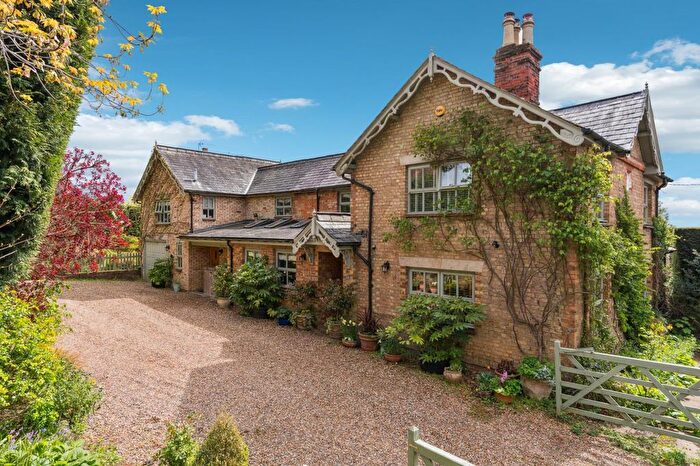 4 Bedroom Detached House For Sale In Pound Hill, Great Brickhill, Buckinghamshire, MK17