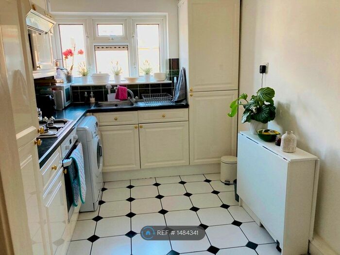 2 Bedroom Flat To Rent In Merthyr Terrace, London, SW13