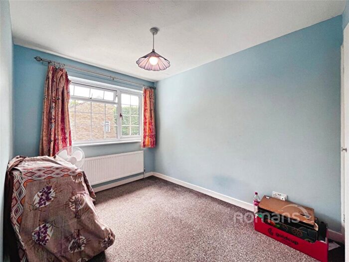 3 Bedroom Detached House For Sale In Woburn Avenue, Farnborough, Hampshire, GU14